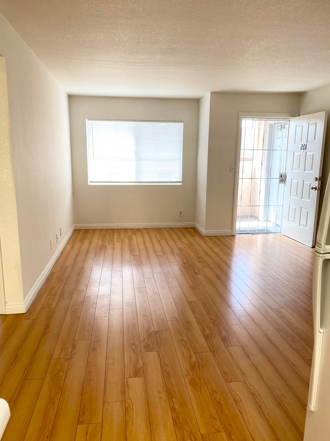 Living room - 158 N Normandie Ave Unit 201