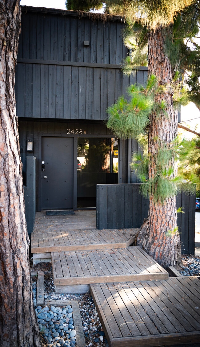/santa-monica-ca/2428-beverley-ave-unit-a-3d90spd