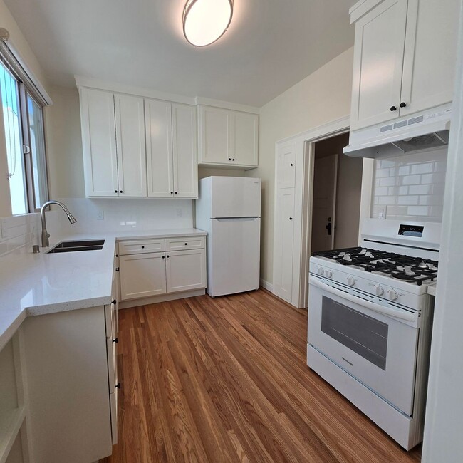 Photo - 734 S Detroit St Unit 734 S Detroit st # 3