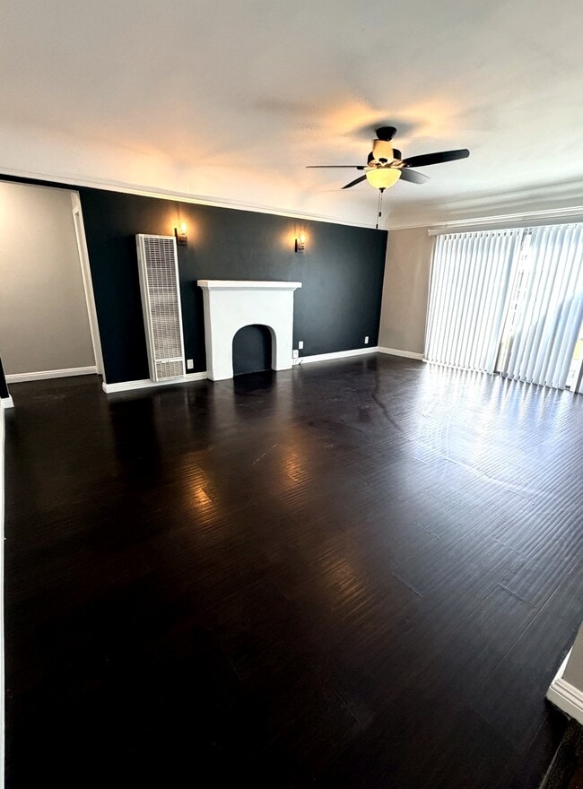 Living Room - 517 Lime St Unit #1