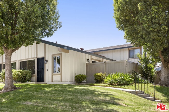 Building Photo - 1685 E Avenida De Las Flores