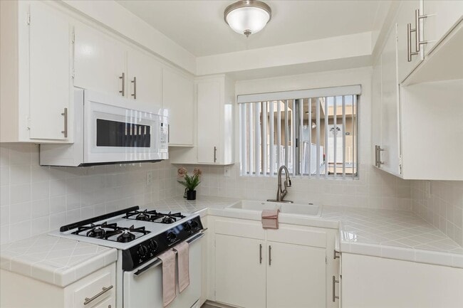 Photo - 800 Meyer Lane