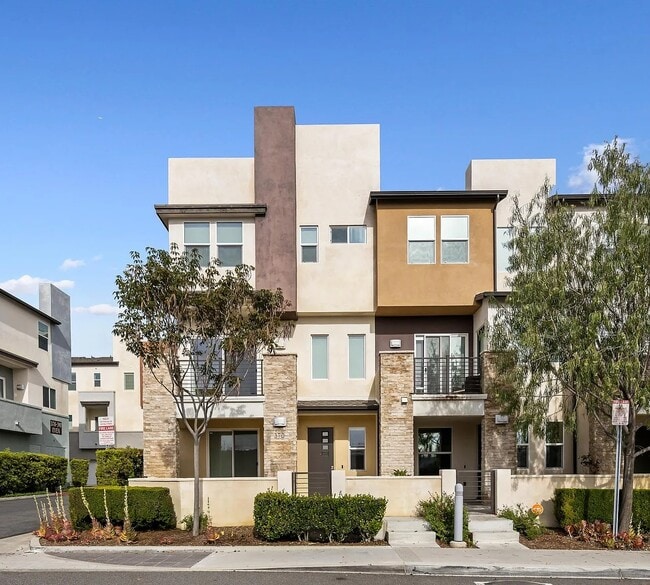 Building Photo - 370 Broadway Dr