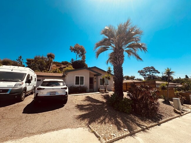 Lovely Home in Tranquil Poinsettia Hills! - Lovely Home in Tranquil Poinsettia Hills!