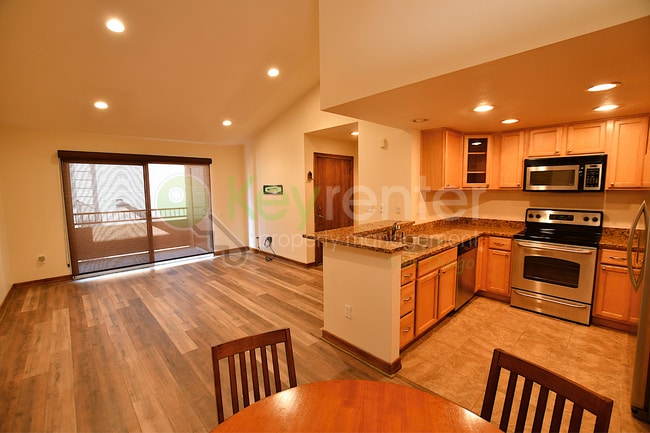 Building Photo - Rancho Bernardo condo| Villa Taviana | Poway School District| Unit 9