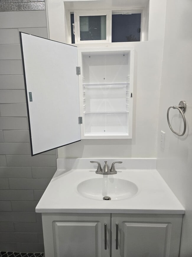 Photo - 18557 W Victory Blvd