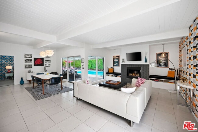 Photo - 668 N Farrell Dr