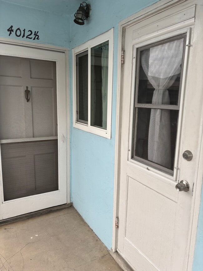 Photo - 4010-4016 Illinois Unit 4014 1/2