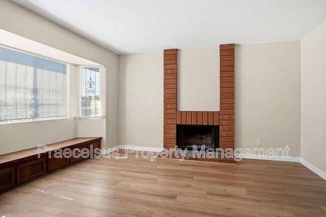 Photo - 3408 Clavelita St