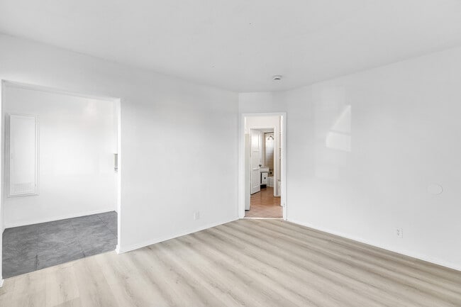 Photo - 725 Spence St Unit 725