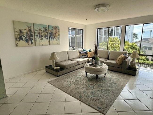 Building Photo - 8263 Camino Del Oro Unit 278