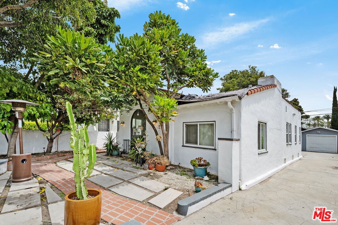 Photo - 2736 Cloverdale Ave