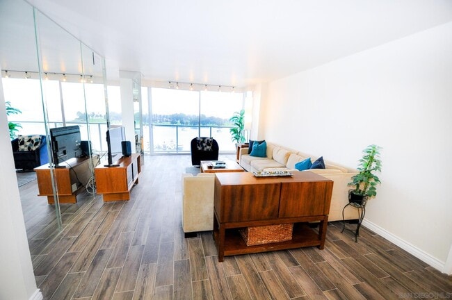 Photo - 1770 Avenida del Mundo Unit 706