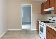 Photo - 2-bedroom Detached House w/ Gated Driveway!