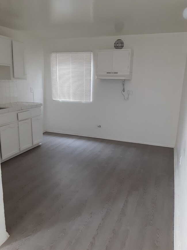 Photo - 833 W 79th St Unit 1