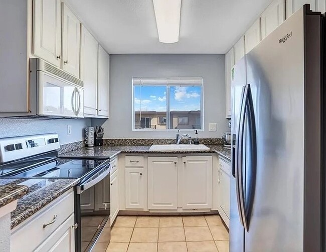 Building Photo - 2-Bed, 1.5-Bath Condo in Convenient El Cajon Location