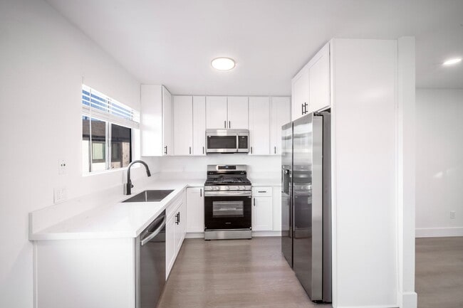 Building Photo - Brand New, Never-Lived-In 2BR/1BA Apartment in Clairemont — Fully Remodeled