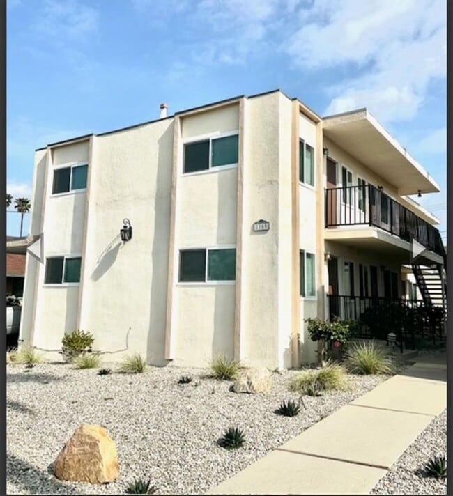 One Bedroom Apartment, Downtown Ventura - One Bedroom Apartment, Downtown Ventura Unit 1159 E Meta St Apt #2