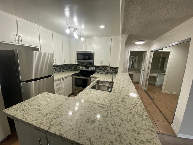 Photo - Chateau Garnet Apartments