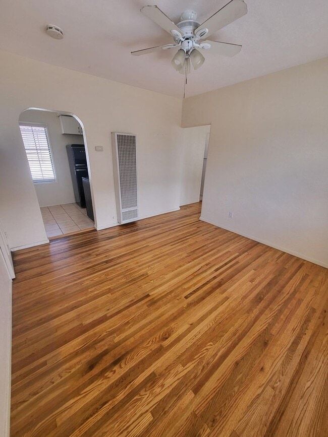 Building Photo - Quaint and Cozy 1x1 apartment in the historic Old Town Unit 2517.5 B