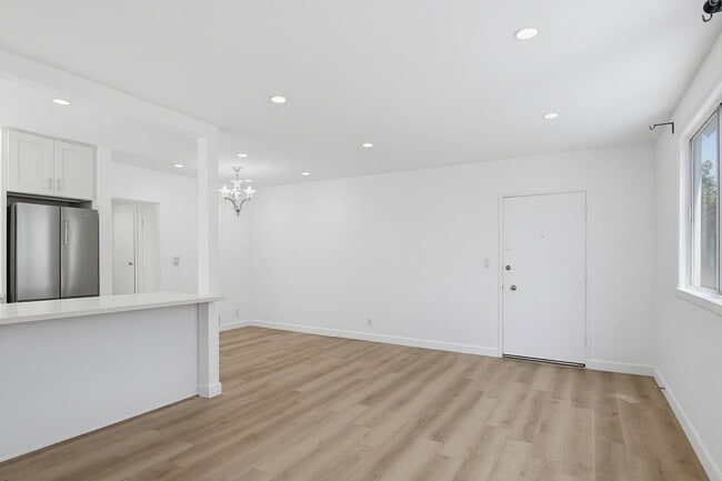 Photo - 337 Rexford Dr Unit 8