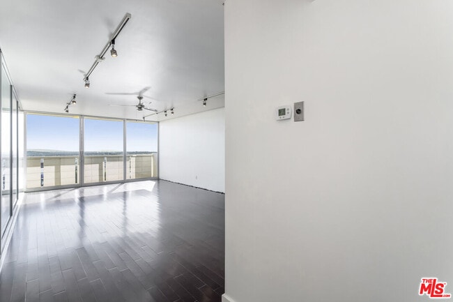 Photo - 8787 Shoreham Dr Unit 610