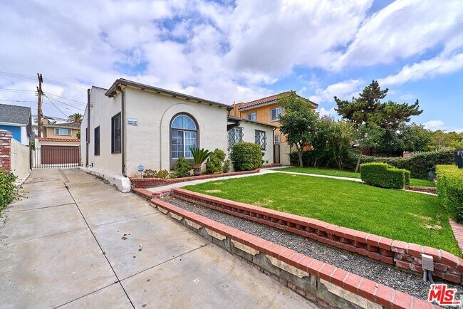 Photo - 1120 S Plymouth Blvd