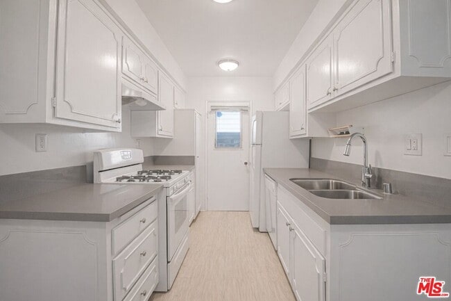 Photo - 1221 Amherst Ave Unit 10