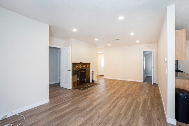 Photo - 7820 Lasaine Ave