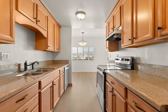 Photo - 1115 S Elm Dr