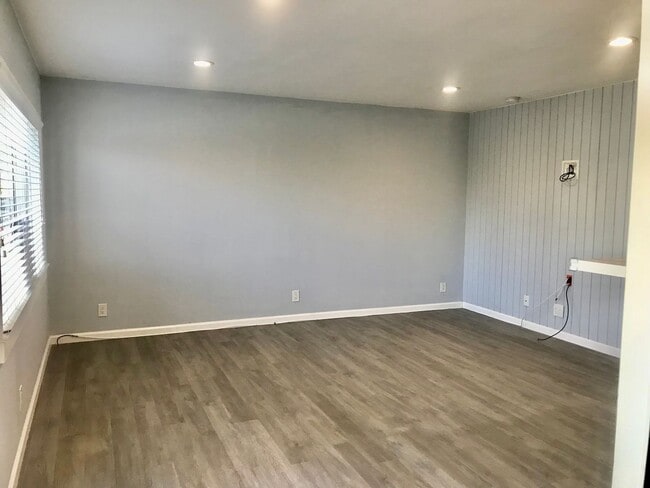 Photo - Gorgeous Remodeled Downstairs Apartment w/Patio+Prvt Laundry+Garage+Views of Canals