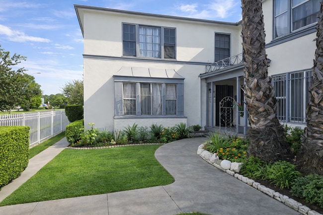 Building Photo - 2366 Venice Blvd. Unit 4