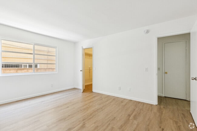 Building Photo - 8800 Cedros Ave Rental
