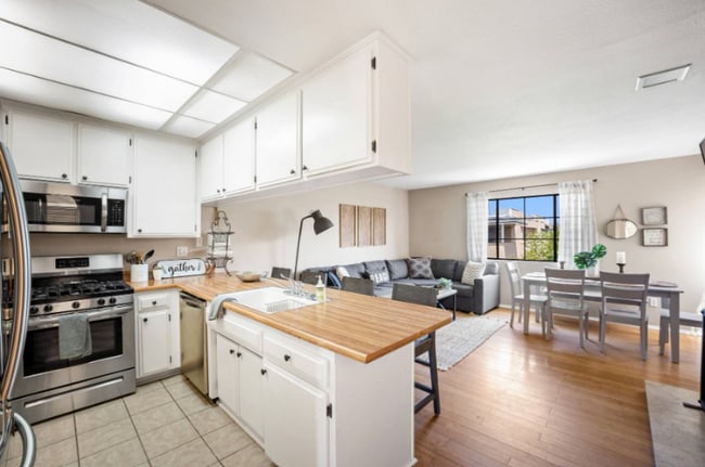 Photo - 1121 Pittsfield Ln