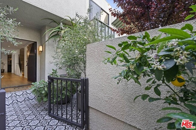 Photo - 2237 Century Hill