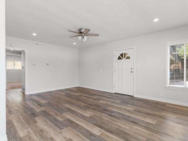 Photo - 1340 W Parade St Unit 01