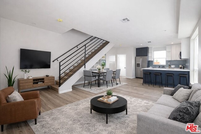 Photo - 6702 Balboa Blvd Unit 1