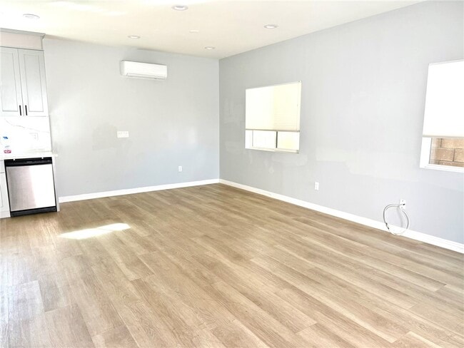 Photo - 2735 Earle Ave