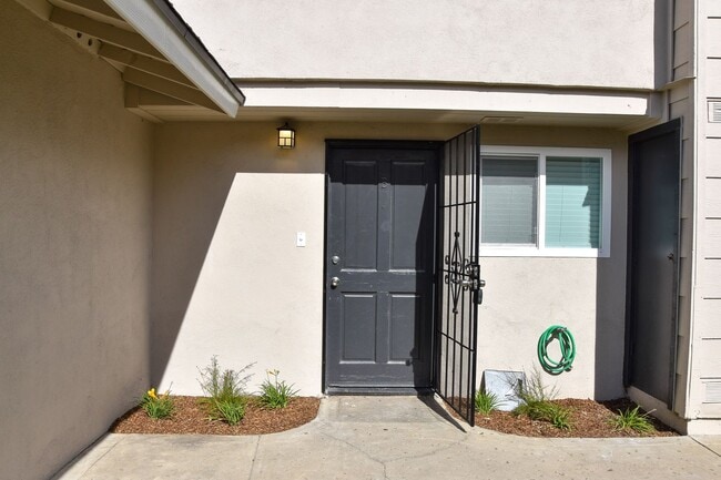 Building Photo - Olive (815) North Unit Olive (815) #B