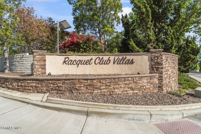 Building Photo - 4 bed, 2 1/2 bath home in the Racquet Club...