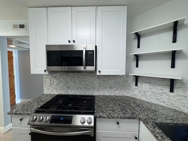 Photo - 535 W 4th St