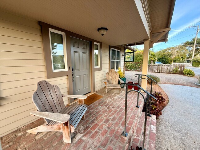 Photo - 1665 Laurel Ave