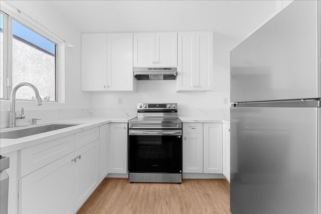 Photo - 719 N Eucalyptus Ave Unit 18A