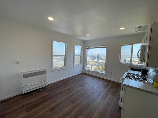 $500 OFF First Month's Rent! Remodeled 1BD... - $500 OFF First Month's Rent! Remodeled 1BD... Condo Unit 1408 Sassafras