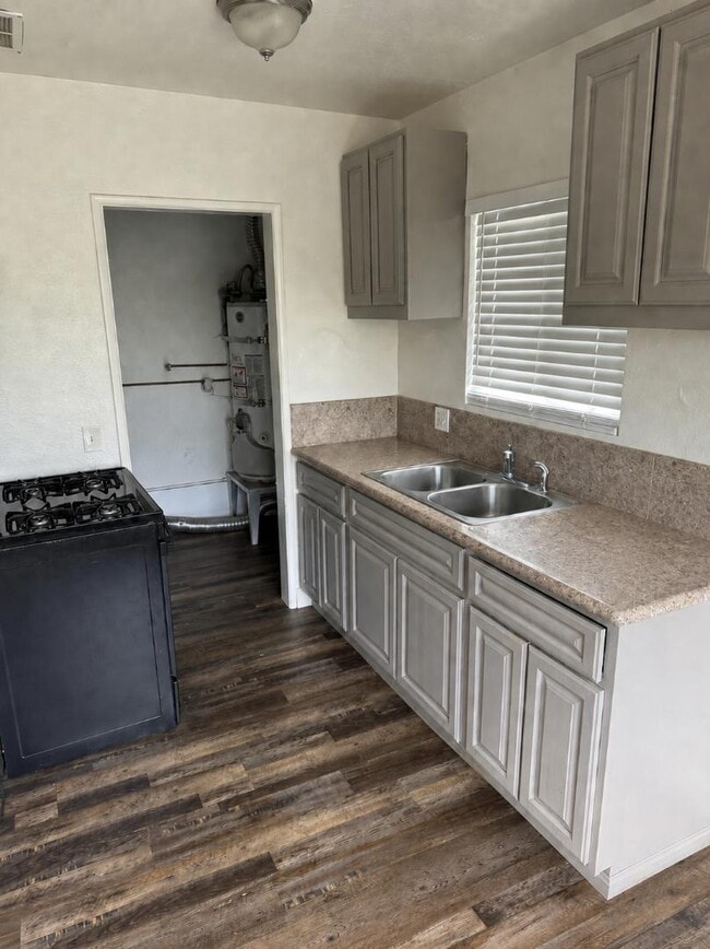 Building Photo - 423 W Ramona Dr