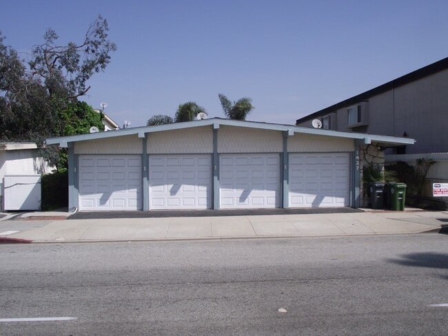 Photo - 1427 Manhattan Beach Blvd Apartments Unit D