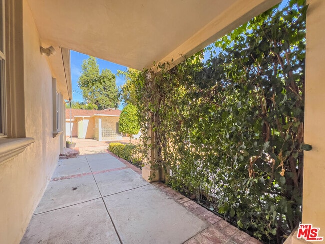 Photo - 15426 Camarillo St