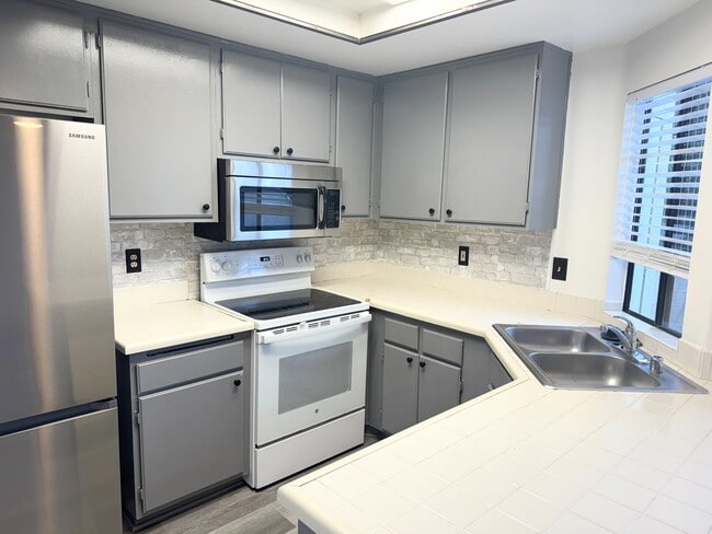 Photo - 707 S Webster Ave Unit 111