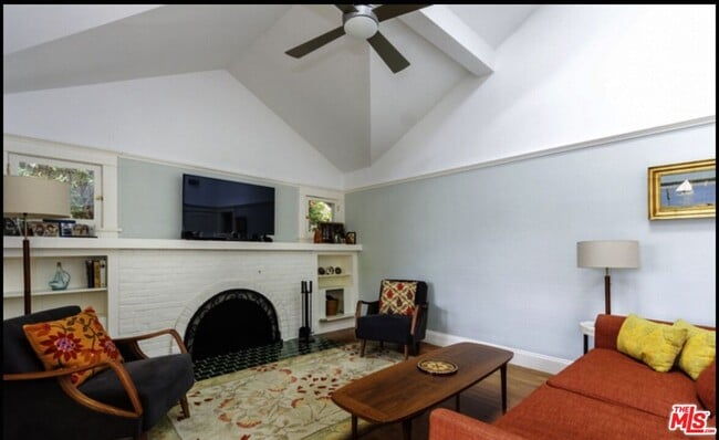 Photo - 652 Woodlawn Ave