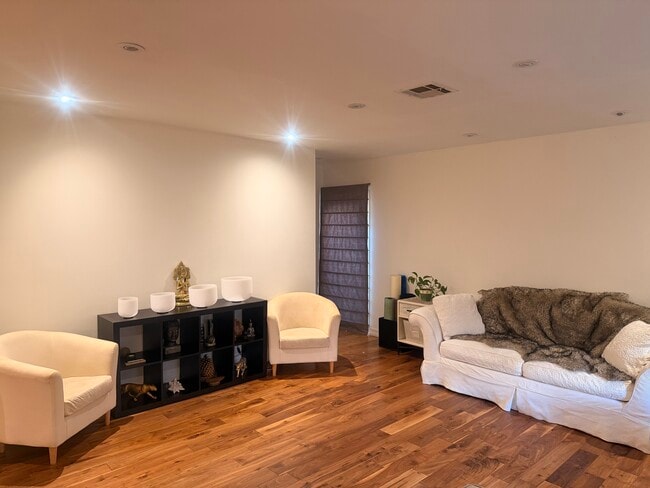 Photo - 22453 Clarendon St